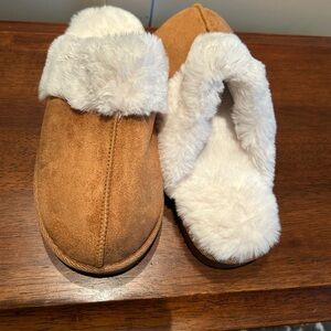 Cozy Tan Women's Slippers, Size 6+
